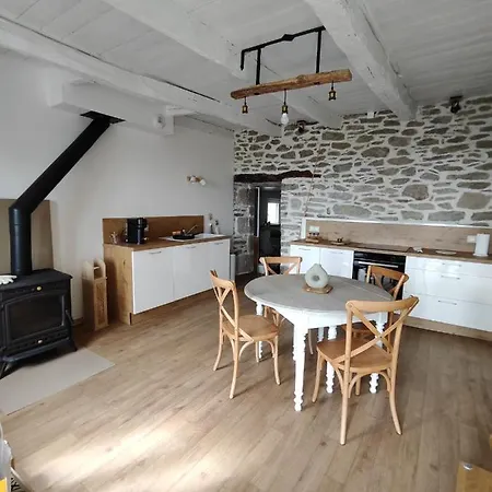 A La Tour De Peyrebrune Сasa de vacaciones Alrance